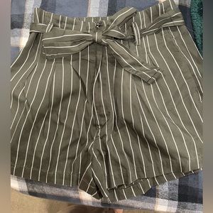 Abercrombie tie shorts small